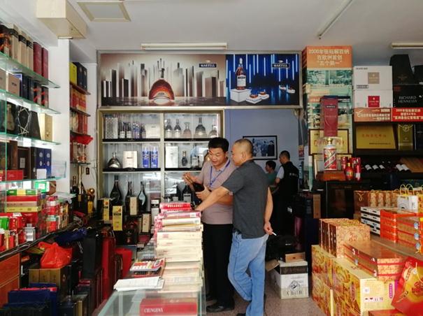 大埔县市场监管局开展“双节”前酒类打假专项行动 规范酒类经营秩序